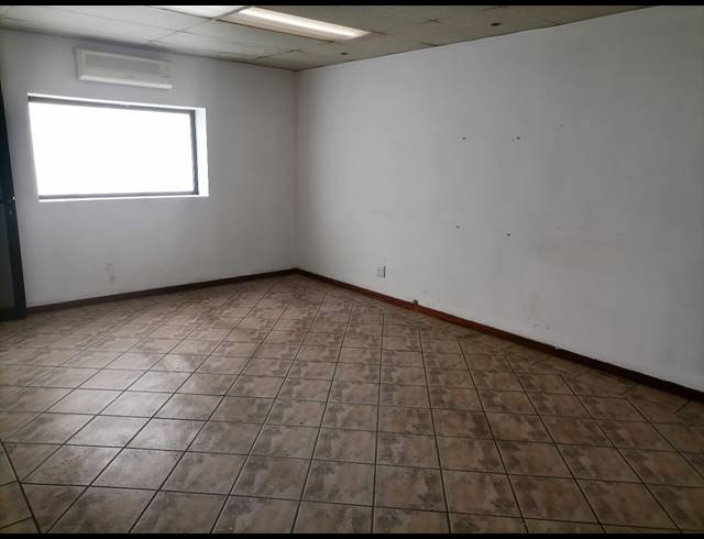 952M² WAREHOUSE TO LET IN HENNOPSPARK
